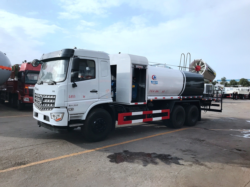 國(guó)六東風(fēng)專(zhuān)底D3L 16立方后雙橋抑塵車(chē)