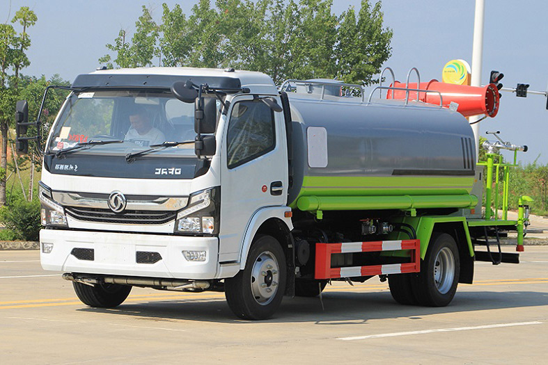 國(guó)六東風(fēng)大多利卡9噸噴霧車(chē)