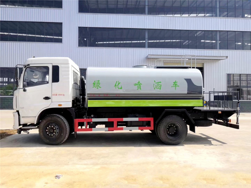 國(guó)六12立方東風(fēng)專(zhuān)底灑水車(chē)