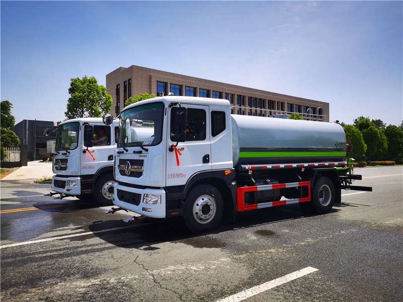 東風(fēng)D9新款10-12噸環(huán)衛(wèi)灑水車--國六系列