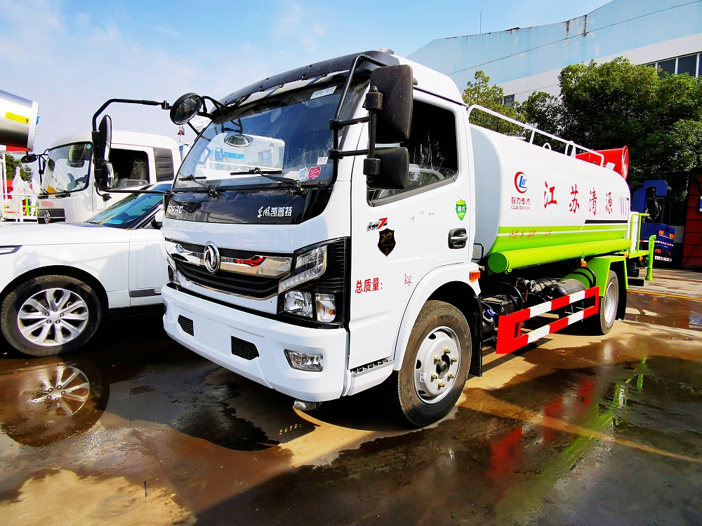 東風(fēng)大多利卡9方霧炮車(chē)