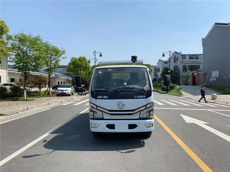 國(guó)六東風(fēng)多利卡吸塵車(chē)