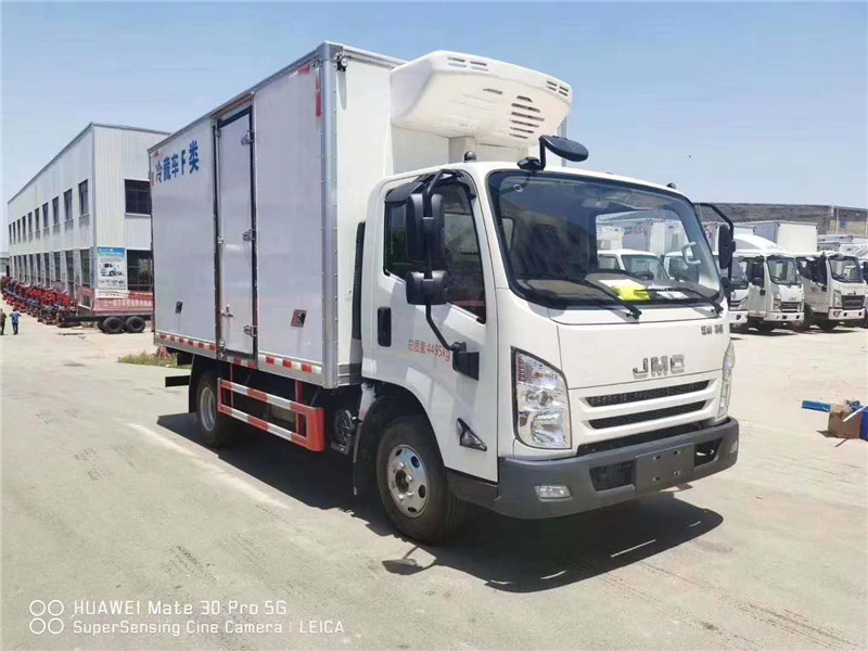 國(guó)六 江鈴凱運(yùn)4.2米藍(lán)牌冷藏車