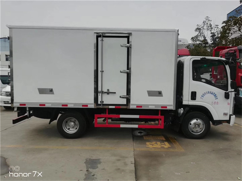國(guó)六慶鈴五十鈴KV100藍(lán)牌冷藏車(chē)