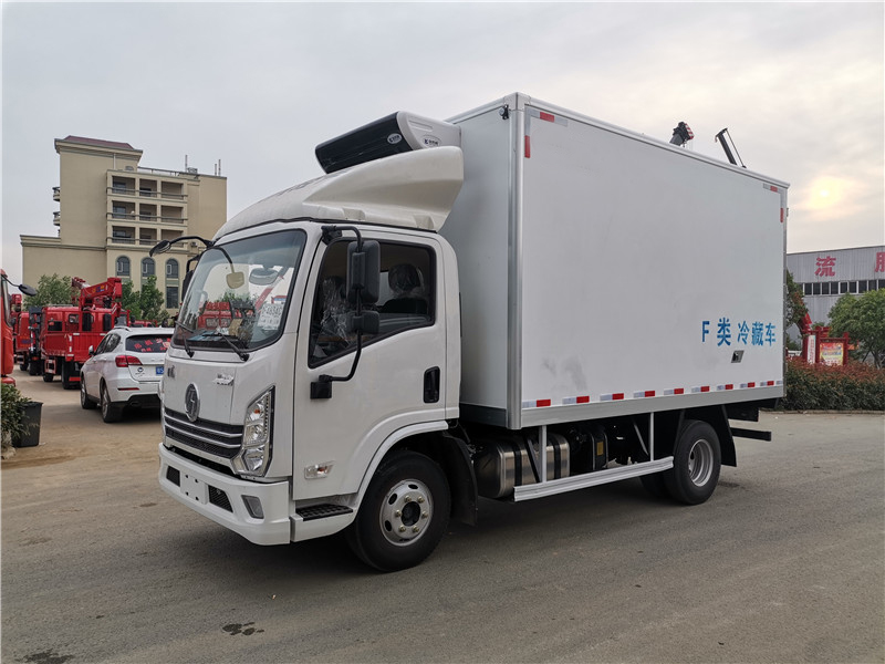 國(guó)六陜汽德龍K3000藍(lán)牌冷藏車