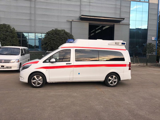 國六 奔馳新威霆負(fù)壓救護車