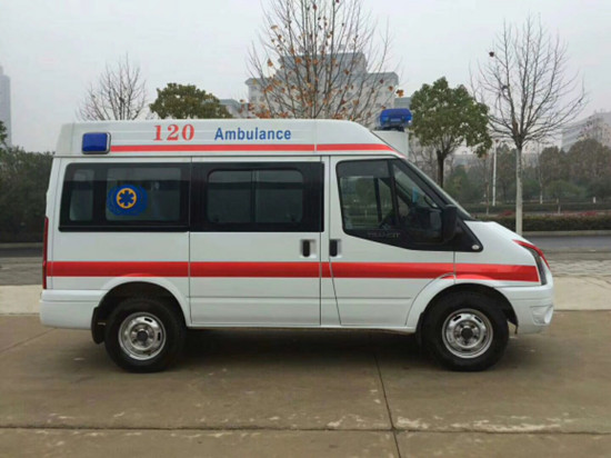國(guó)六福特新世代V348短軸中頂救護(hù)車
