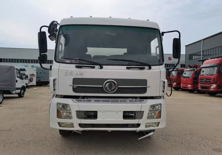 二手東風(fēng)天錦十五噸灑水車(chē)
